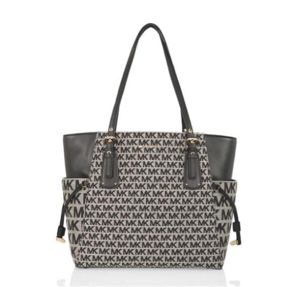 ****NWT****Michael Kors the Voyager tote bag